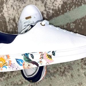 Us 8/ New Woman TED BAKER Hayides Metropolis Floral Sole Sneaker